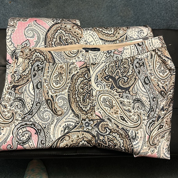 Tommy Hilfiger size 8 paisley print slacks. - Picture 7 of 8